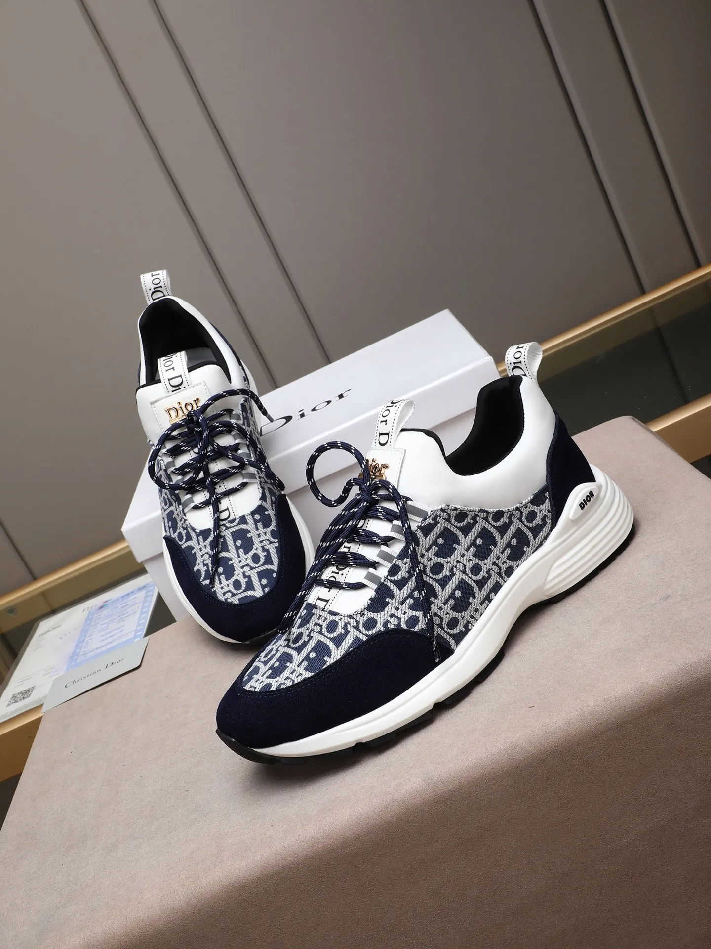 Men's shoes 💰440 💰Dior [Dior] 😘😘High-end series of casual men's shoes, simple and elegant👍👍👍The upper is made of first-layer genuine leather spliced ​​with Dior's special material [sun][sun]; imported first-layer sheepskin lining; special outsole, wear-resistant, lightweight, the overall design is harmonious and unified without lacking personality 👣🌟✨You deserve it! 3 colors😍Sizes 38~44. (45 custom-made) The picture above is a big seller🔥🔥🔥